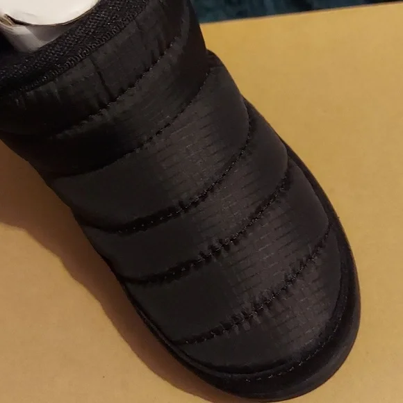 UGG | Zaylen Boots, Black, Size 10 - Picture 6 of 8